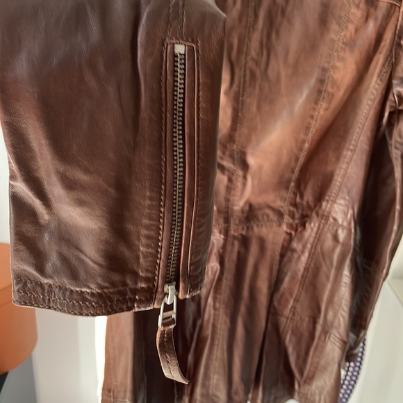 Brown leather jacket - Picture 4 of 6